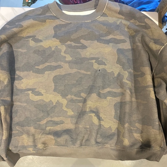 American Eagle Camo Sweatshirt- NWT - Picture 2 of 2